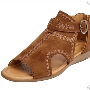 Comfortview Kaia Cootie Cognac Faux Leather Strappy Gladiator Sandals 9.5 Wide